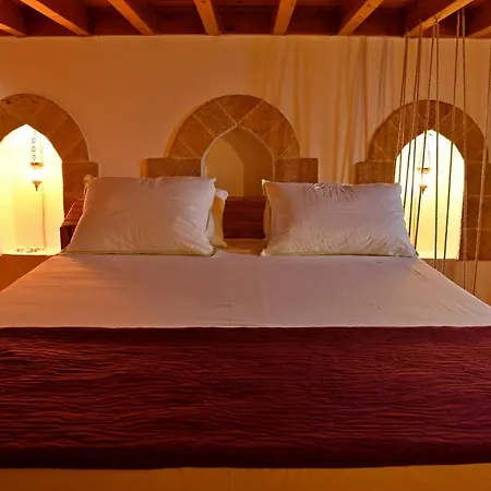 펜션 The Three Story Old Town House