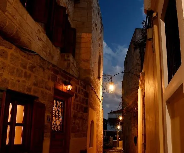 The Three Story Old Town House Casa de Férias