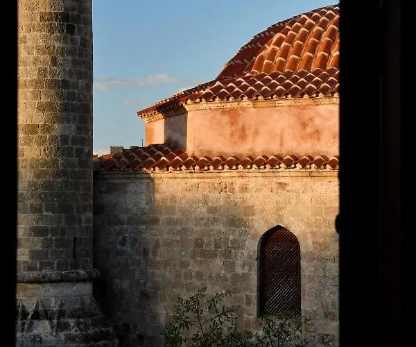 The Three Story Old Town House Casa de Férias Rhodes City