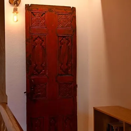 The Three Story Old Town House Feriehus